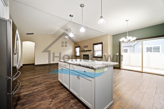 Building Photo - 3 Bedroom 2 Bathroom Home with Attached 3 Car Garage Available in Coeur d'Alene!