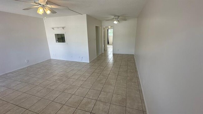 Building Photo - 625 Antioch Ave