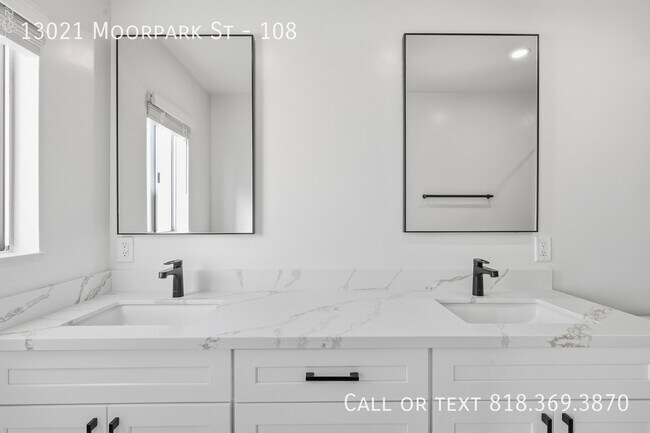 Building Photo - 13021 Moorpark St