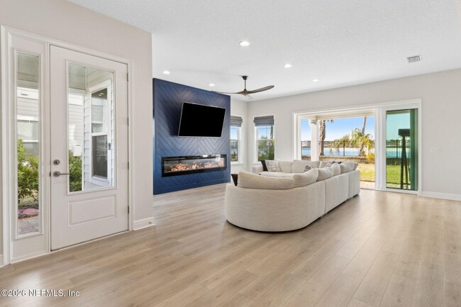 Building Photo - 401 Marquesa Cir