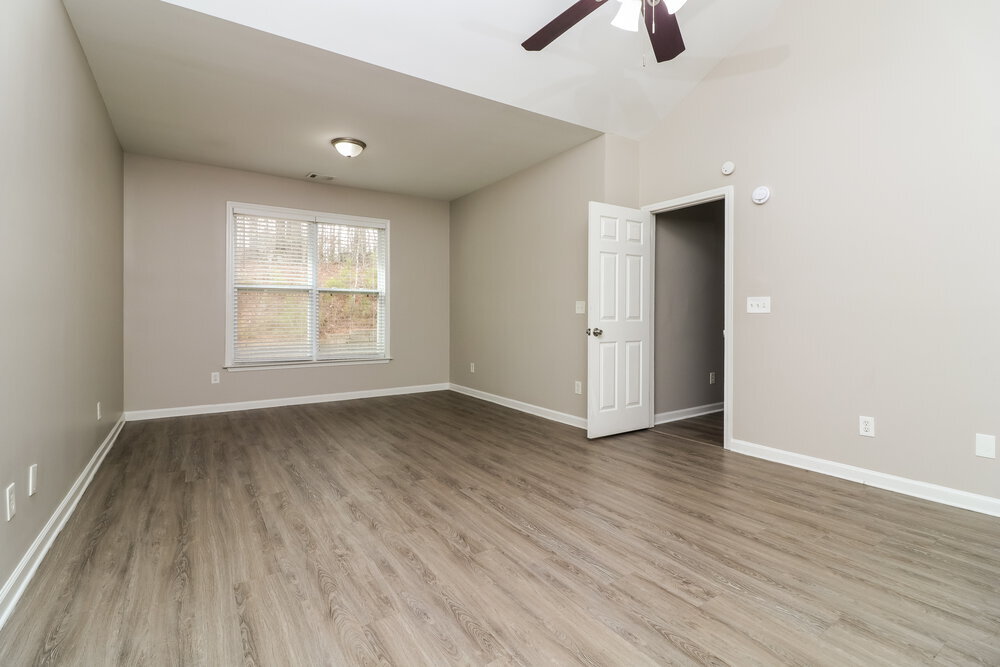 Building Photo - 2839 Stonewall Ln SW