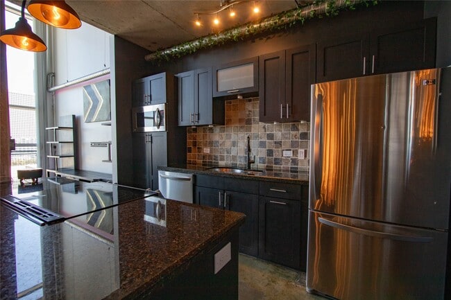 Building Photo - 2000 Bagby St