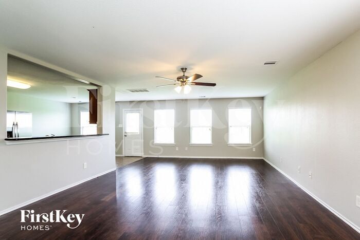 Building Photo - 4315 Amaryllis Ave