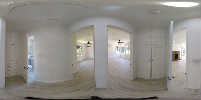 Building Photo - Beautifully Remodeled Detached 2 Bed 1 Bath Home with yard and pet friendly!