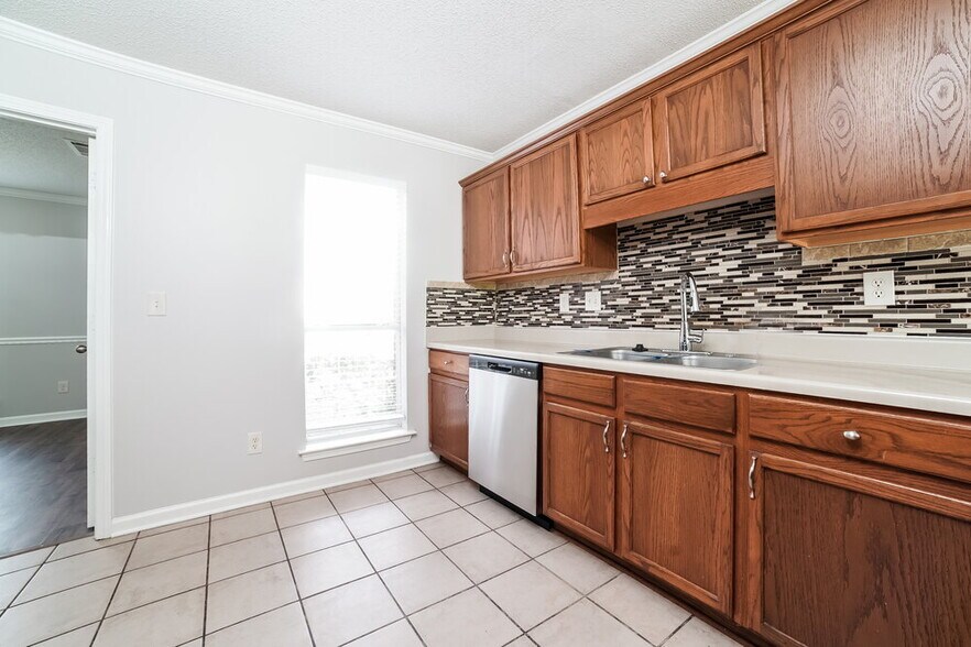Building Photo - 1230 Worthington Dr