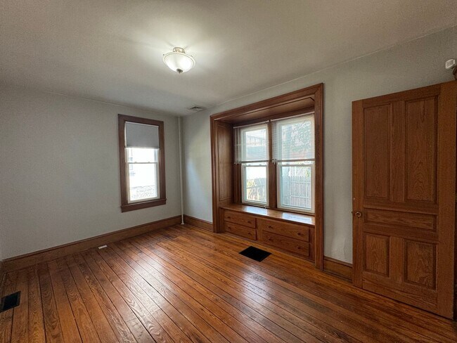 Building Photo - Beautifully Renovated 3 Bedroom Home in York