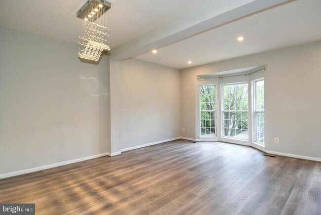 Building Photo - 21786 Mornington Cresent Terrace