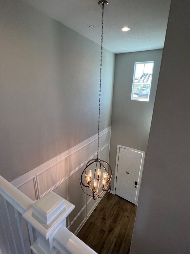 Building Photo - 809 Cosmos Dr