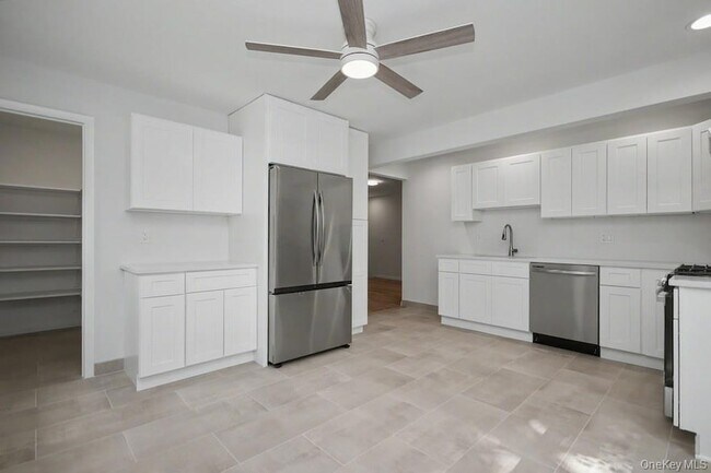 Building Photo - 44 Schriever Ln
