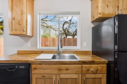 Building Photo - Modern Duplex 3 Bedrooms