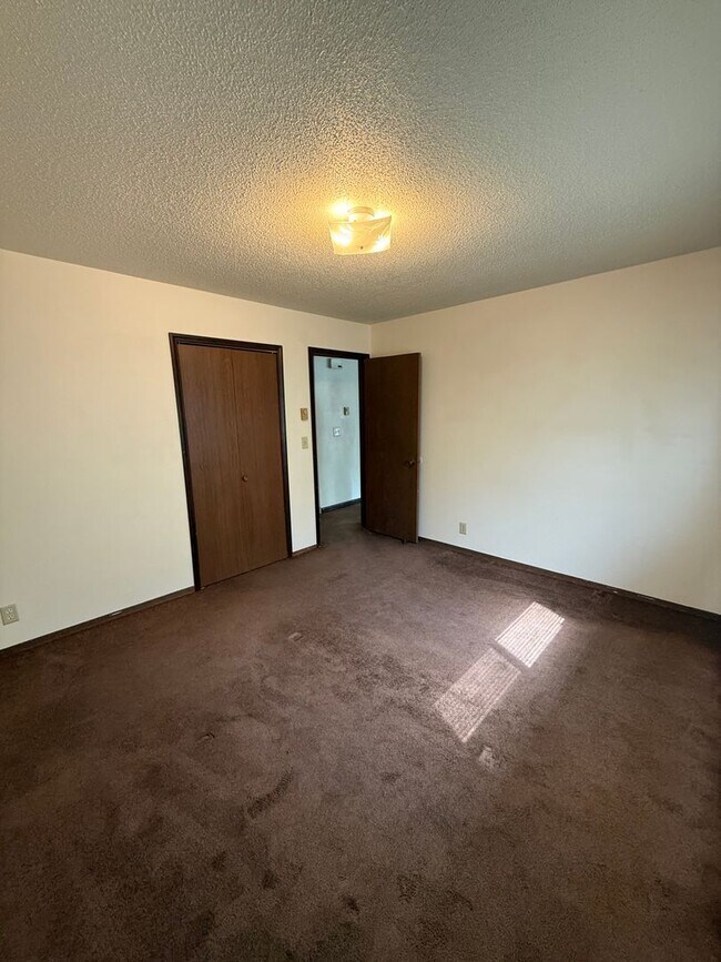 Building Photo - 1012 Sunset Ln