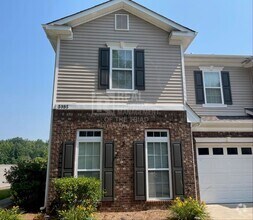 Building Photo - Amazing End Unit 3bd/2.5ba Townhome zoned ...
