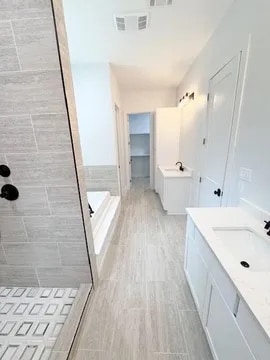 Building Photo - 2240 Caroline St