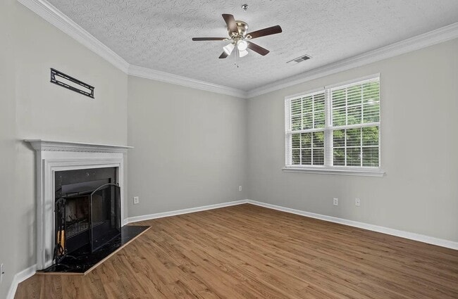 Building Photo - 216 Village Square Dr