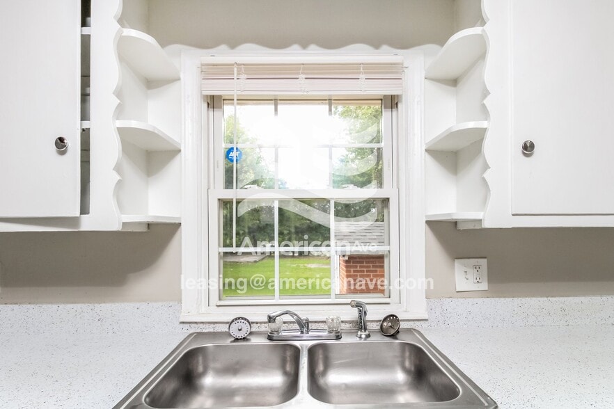 Building Photo - 1541 Beckham St