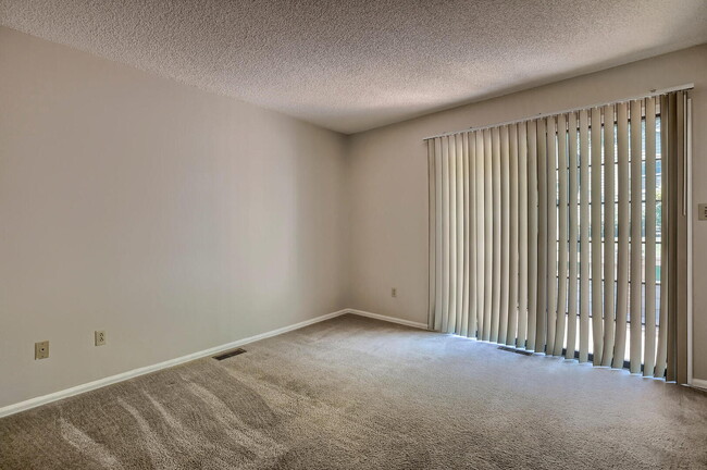 Building Photo - Comfortable 2BR + Loft Home — Close to For...