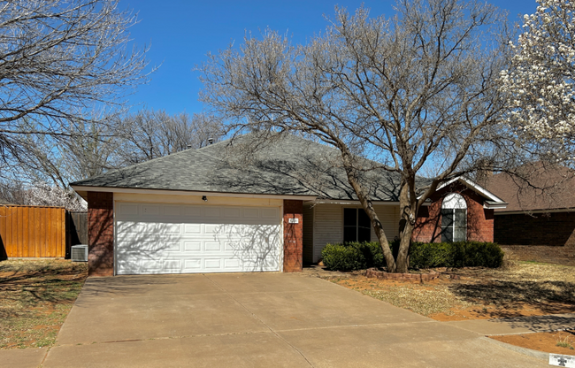 Primary Photo - Nice Three Bedroom - Northridge