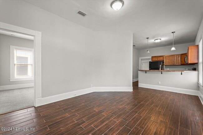 Building Photo - 1950 Redell St