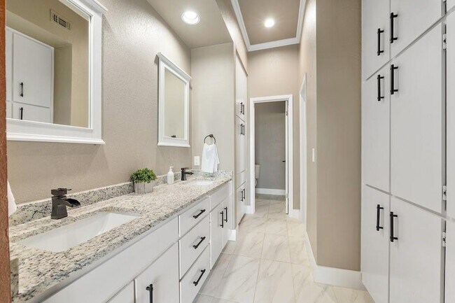 Building Photo - 409 Hi There