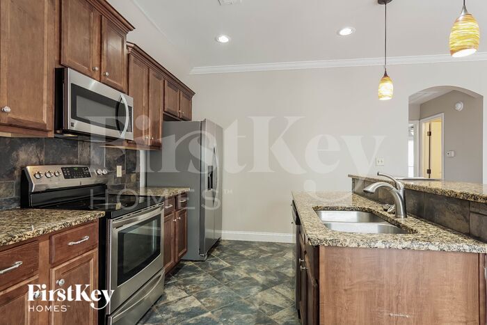 Building Photo - 5179 Meadow Lake Cir