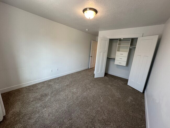 Building Photo - 3306 Eagle Mountain Town Home