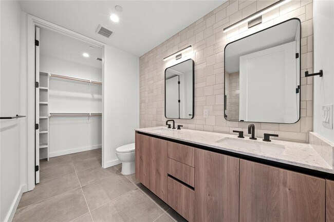 Building Photo - 84 East Ave