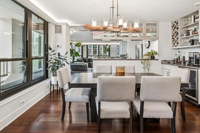 Building Photo - 1030 N State St