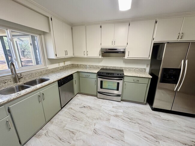 Building Photo - 5 Sweet Branch Ct