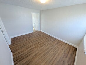 Building Photo - 506-512 Northwood Road