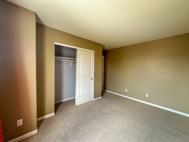 Building Photo - Horseshoe Ridge 4bd 3ba 2,522sq.ft. home FOR RENT!