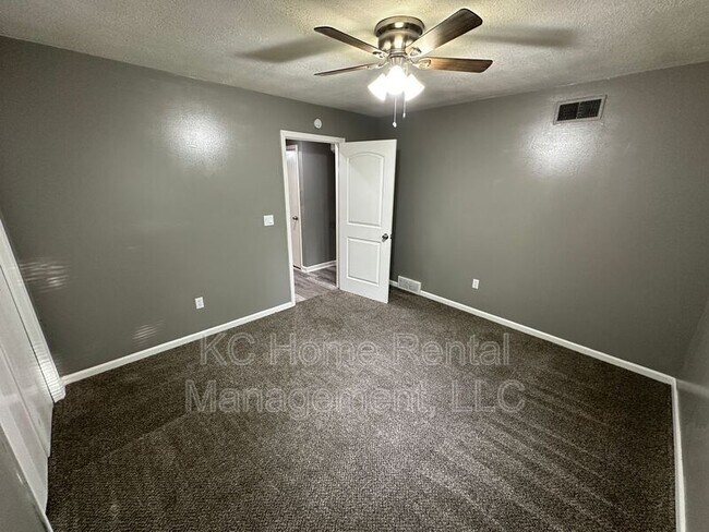 Building Photo - 800 S Willow Dr