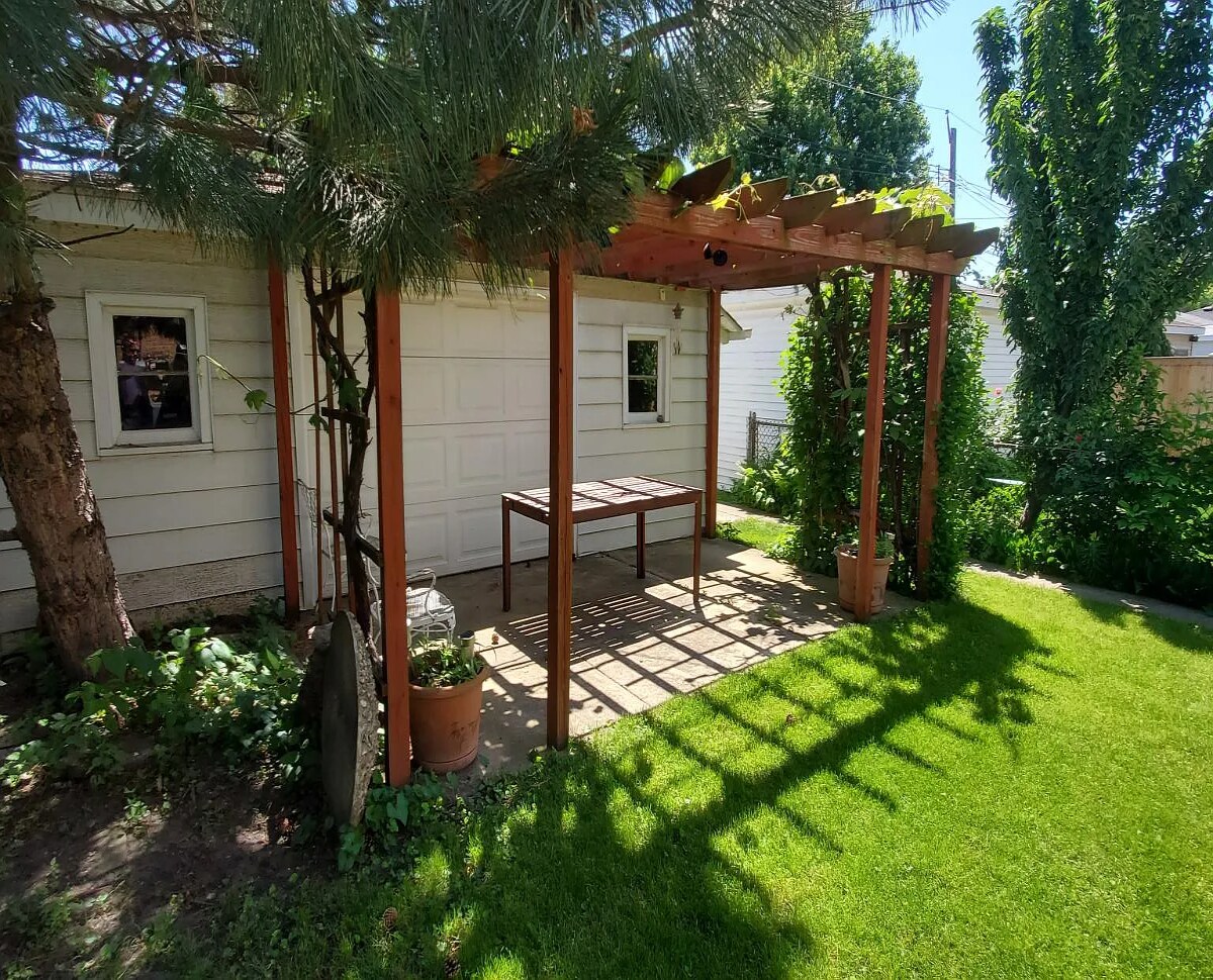 Building Photo - 5361 N Linder Ave