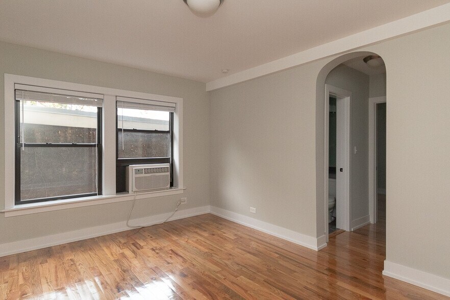 Building Photo - 559 W Arlington Pl