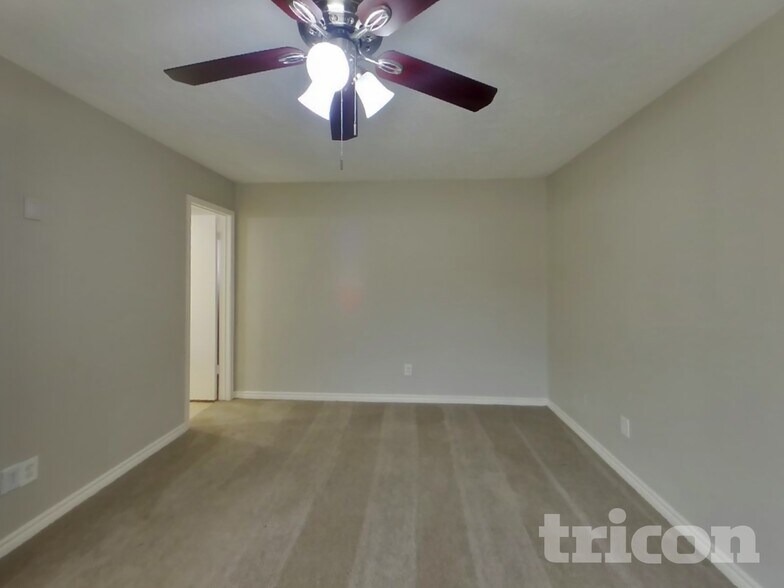 Building Photo - 22510 Braken Carter Ln