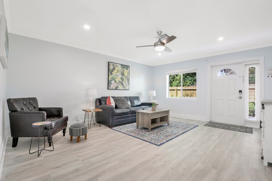 Living Area - 2529 Linwood Ave