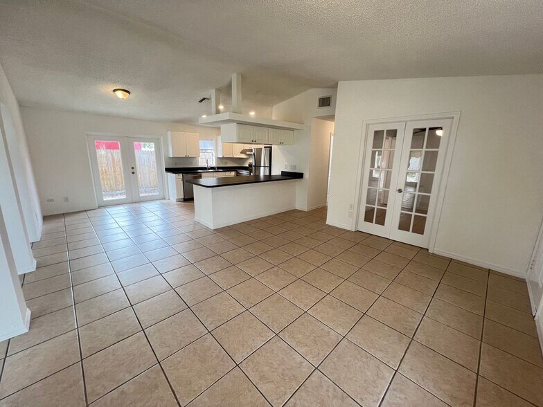 Building Photo - 2773 Cypress Dr