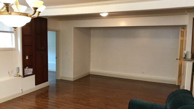 Building Photo - 1375 47th Ave