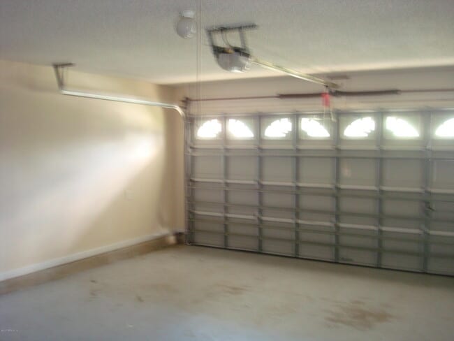 Building Photo - 7501 Cliff Cottage Dr