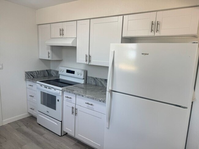 Building Photo - FULLY REMODELED 3 BEDROOM SINGLE FAMILY HOME