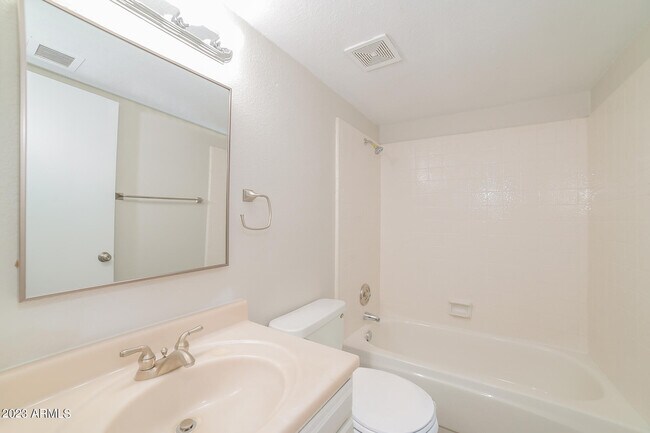 Building Photo - 10347 W Hazelwood Ave