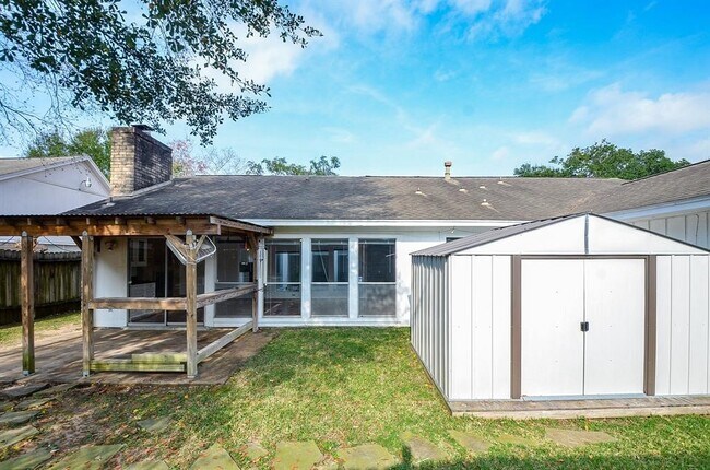 Building Photo - 15815 Boulder Oaks Dr