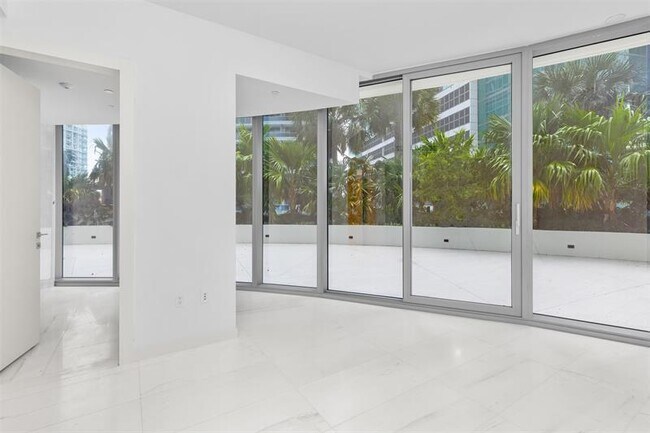 Building Photo - 300 Biscayne Blvd Way