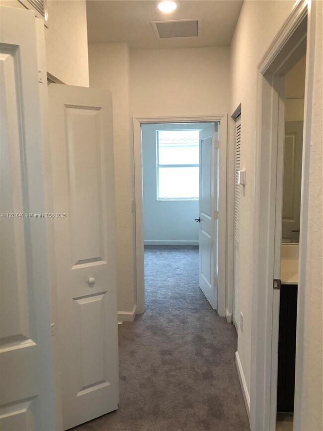 Building Photo - 2610 SE 13th St