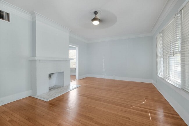 Building Photo - Historic Charm Near The Pearl