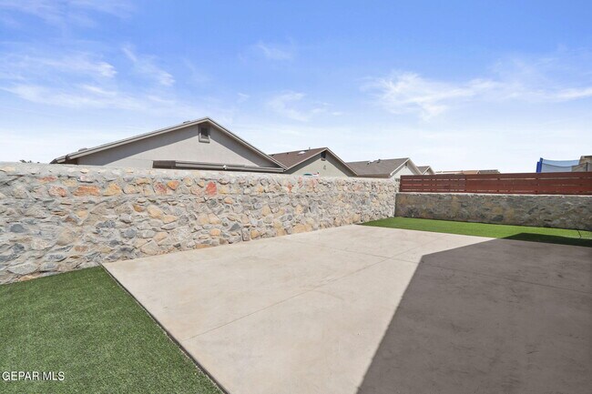 Building Photo - 4828 Guillermo Espinoza St