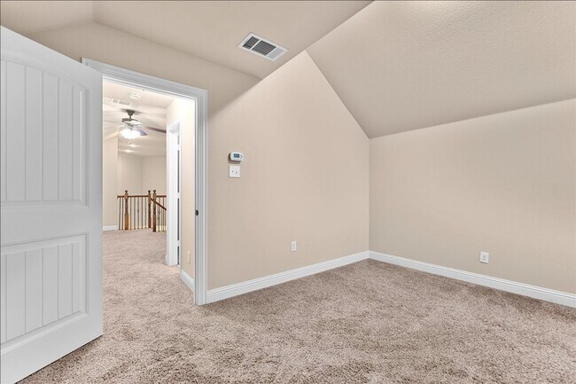 Building Photo - Ready for Immediate Move-In!  4 Bed 3 Bath Renovated 2605 SQFT House in Reserves at Westridge