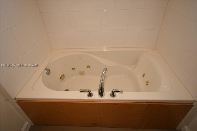 Building Photo - 2780 SW 33rd Ave