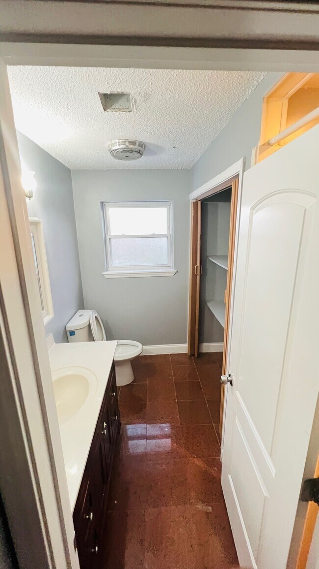 Building Photo - 888 Legion Dr
