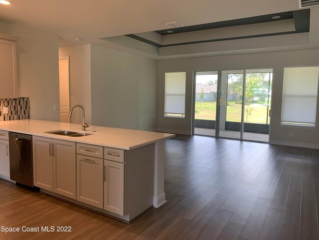 Building Photo - 1893 Killian Dr