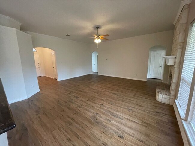 Building Photo - Nice Home in Mansfield ISD
